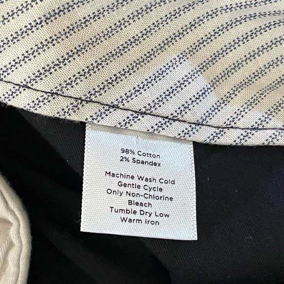 Talbots Black Crop 16W pants with button pockets in back. - Picture 5 of 7